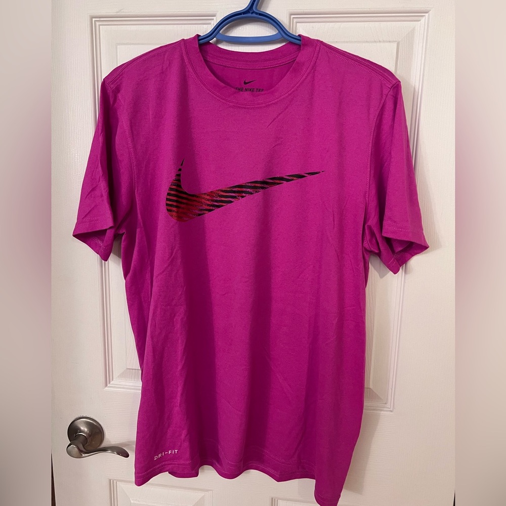 Nike t-shirt (medium)